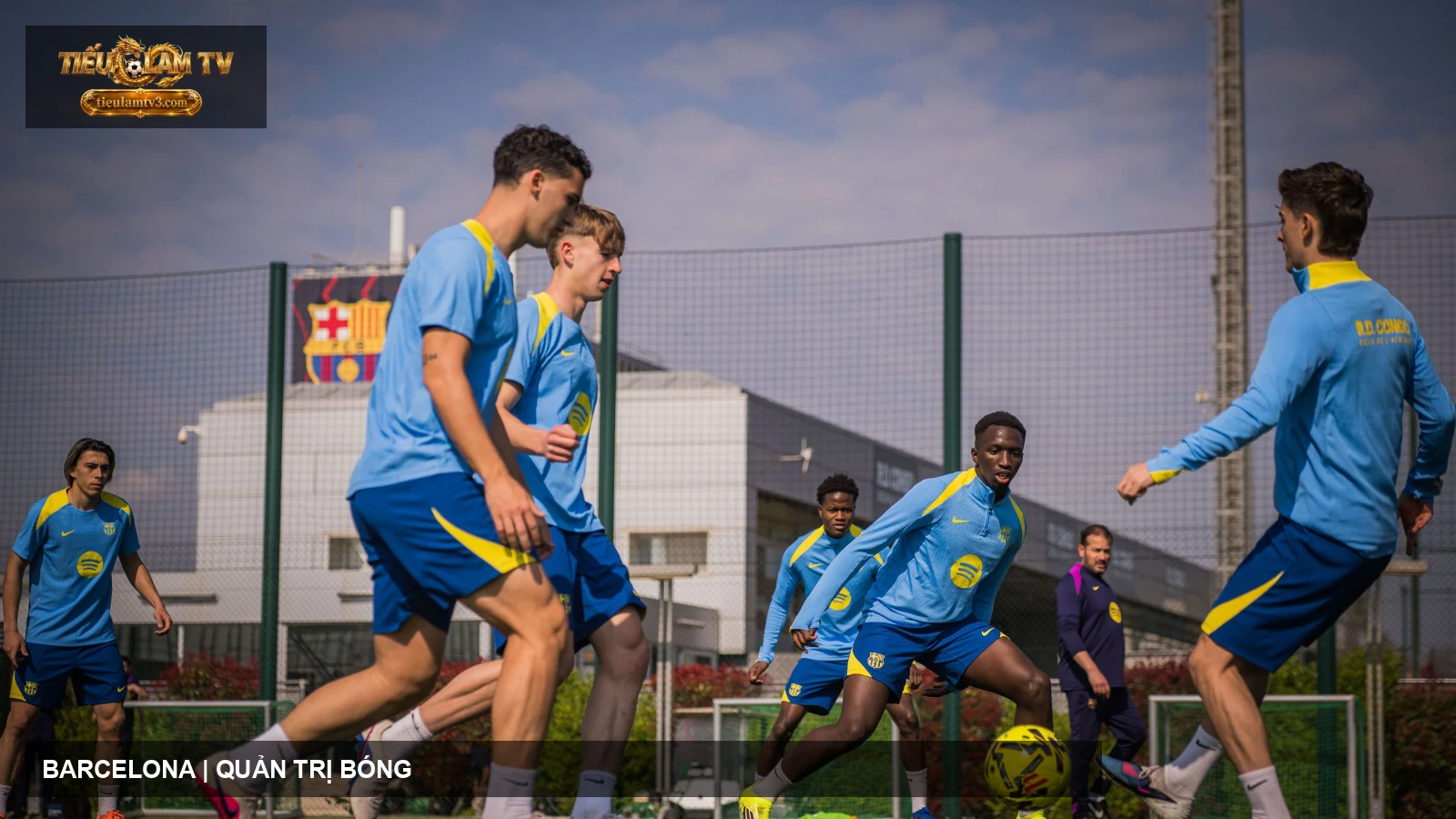 Cầu thủ Barcelona chuẩn bị thi đấu
