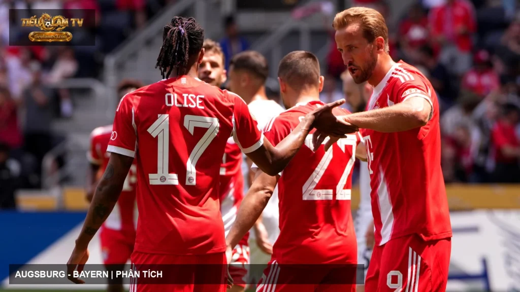 Các cầu thủ Bayern Munich ăn mừng