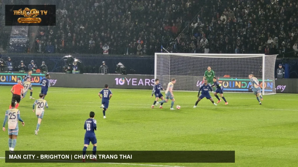 Manchester City triển khai bóng trong ảnh tư liệu