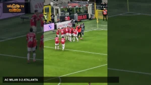 Các cầu thủ AC Milan ăn mừng trong trận gặp Cagliari năm 2025